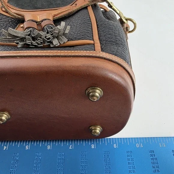 Dooney & Bourke Dover Carrier R10 Crossbody Tassel All Weather Vtg Tan Black Bag - Picture 16 of 16